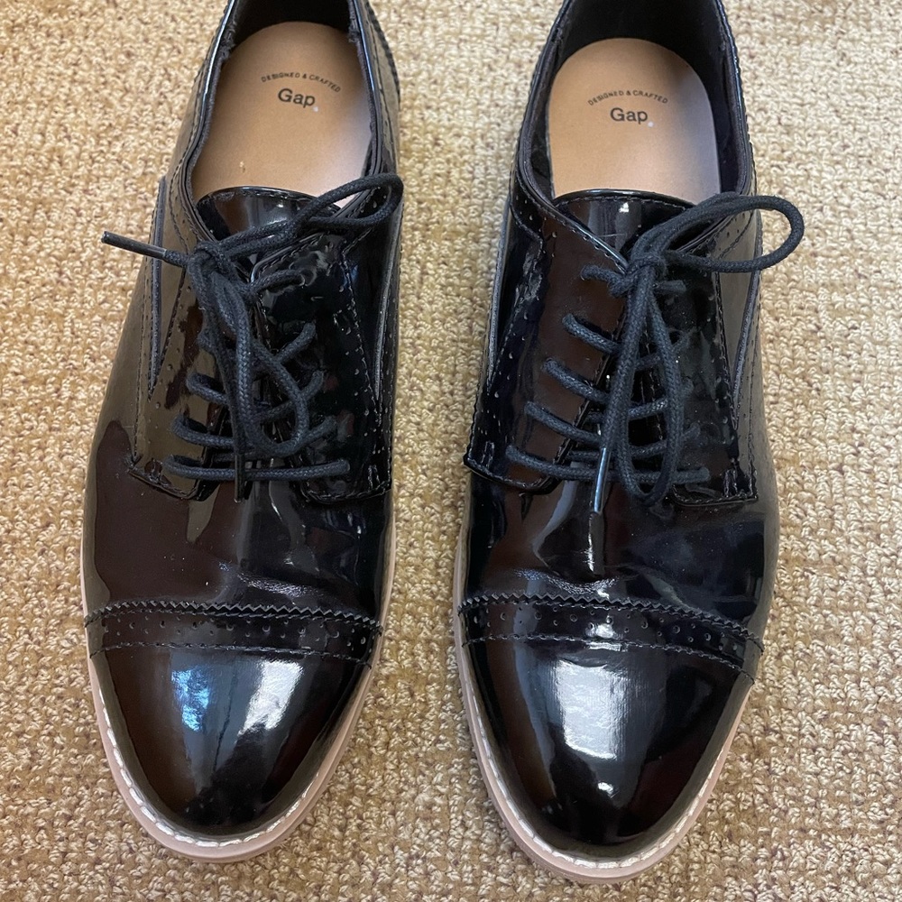 Black patent Oxford shoes